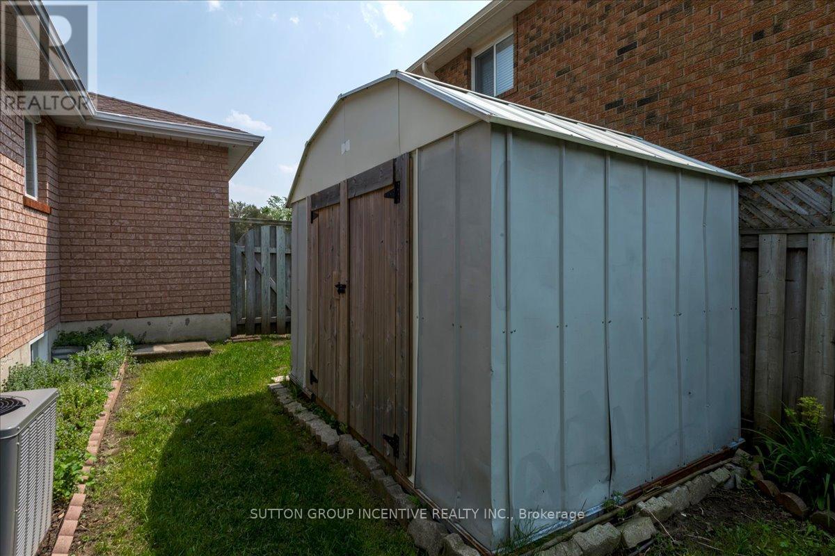 Single Family House Bungalow for Sale in  CUNDLES ROAD W Barrie (Northwest) 