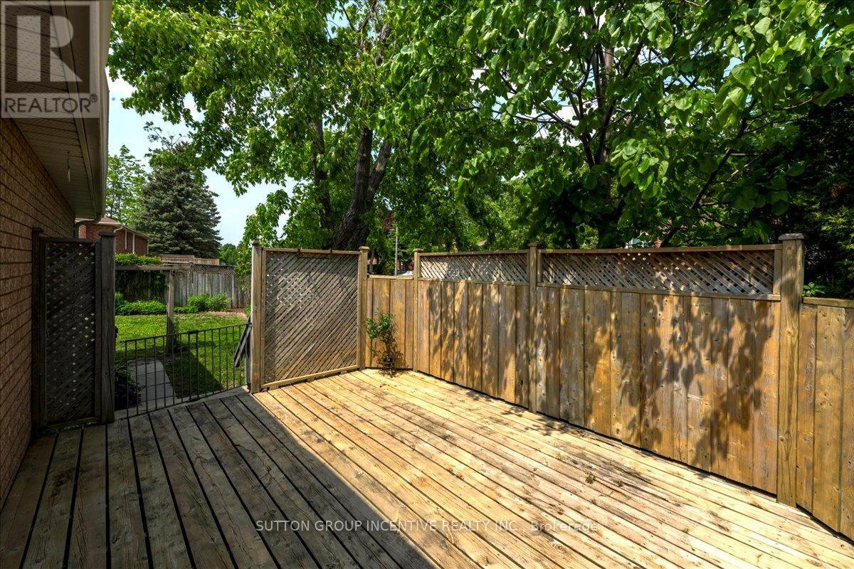Single Family House Bungalow for Sale in  CUNDLES ROAD W Barrie (Northwest) 