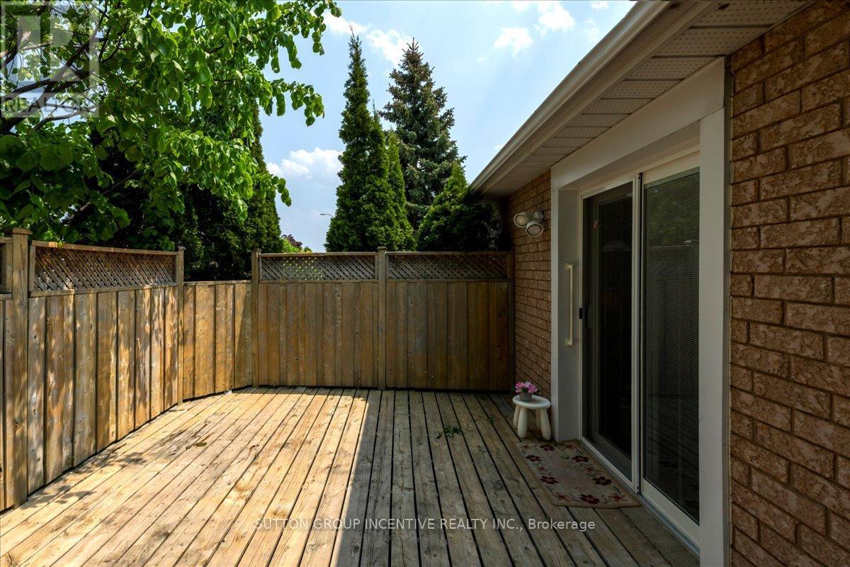Single Family House Bungalow for Sale in  CUNDLES ROAD W Barrie (Northwest) 