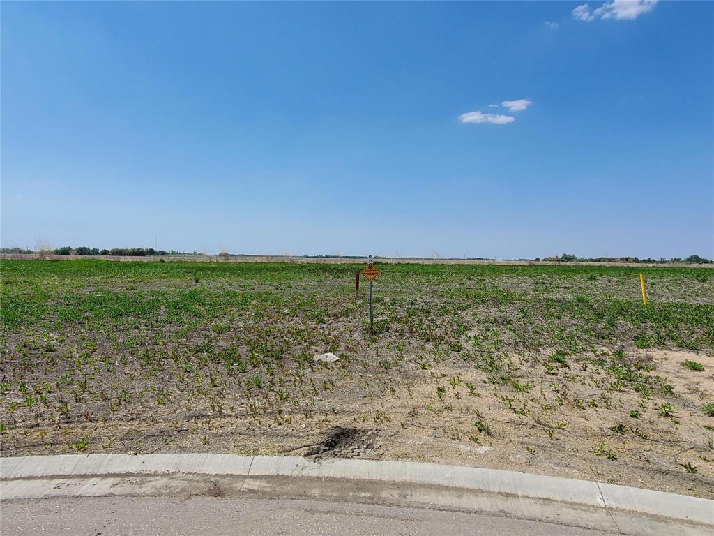 Photo 2 of 17 Black Currant Court, Steinbach MB