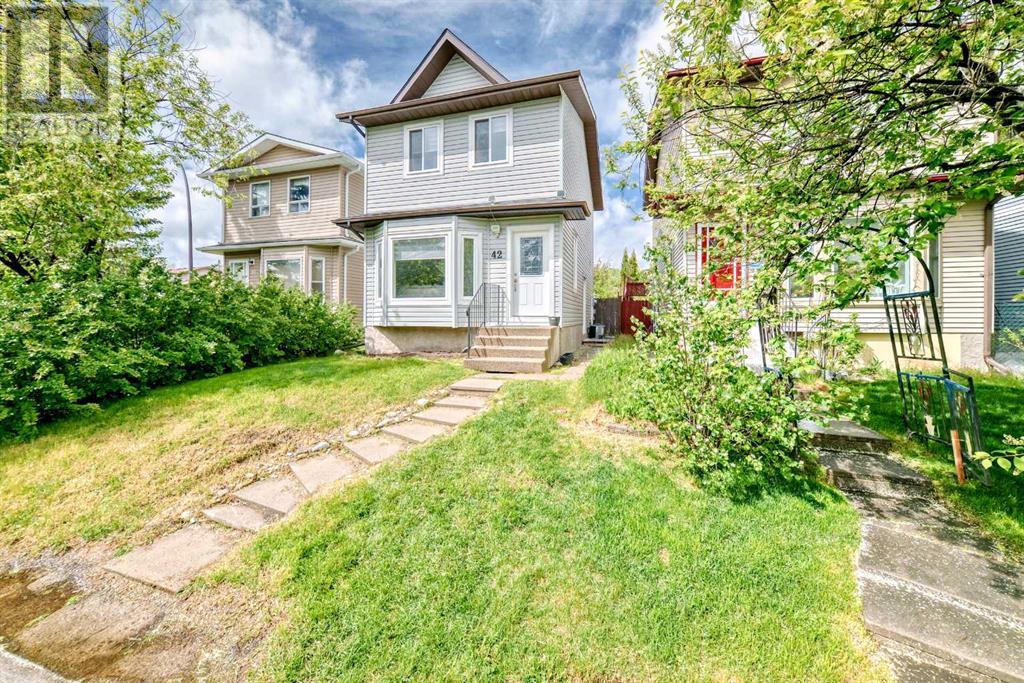 Single Family House for Sale in  Taraglen Road NE Taradale Calgary 