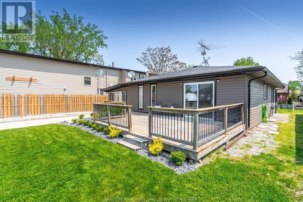 Photo 2 of 166 Stirling Street, Lakeshore ON