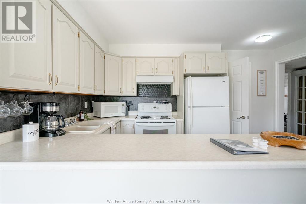 Photo 9 of 166 Stirling Street, Lakeshore ON