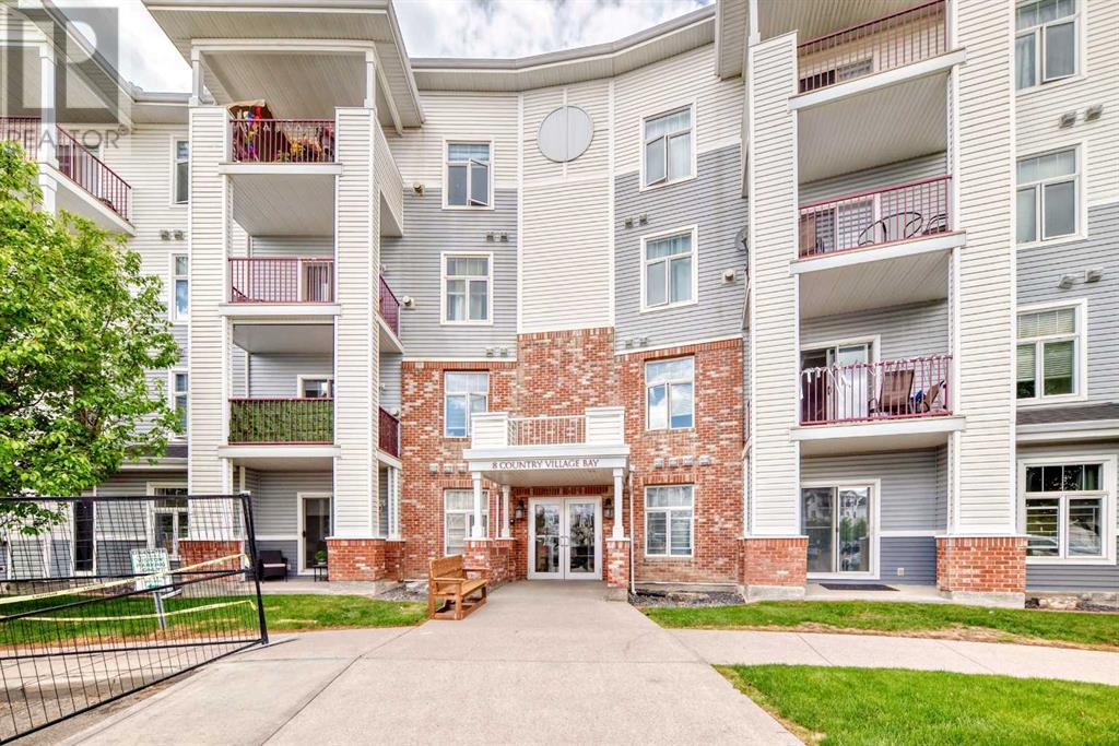 109, 8 Country Village Bay NE, Calgary, Alberta