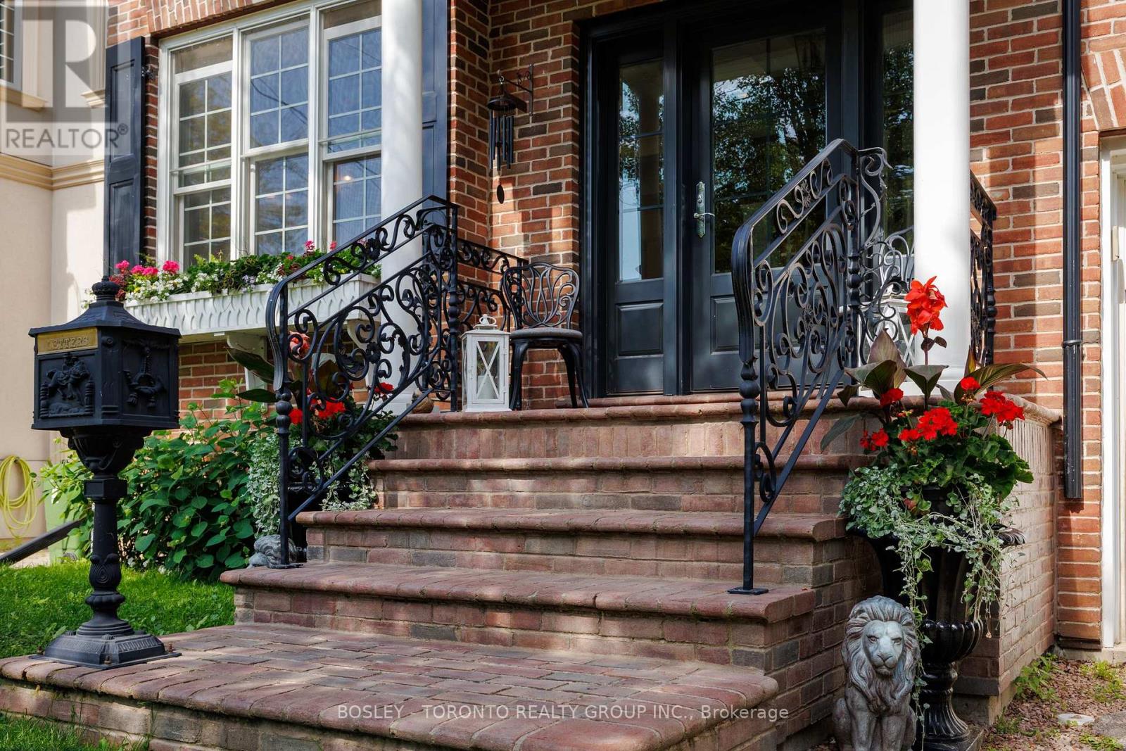 Photo 1 of 31 Red Deer Avenue, Toronto ON