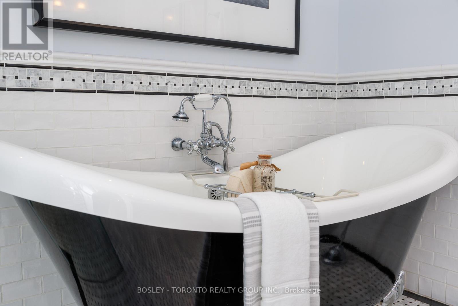 Photo 13 of 31 Red Deer Avenue, Toronto ON
