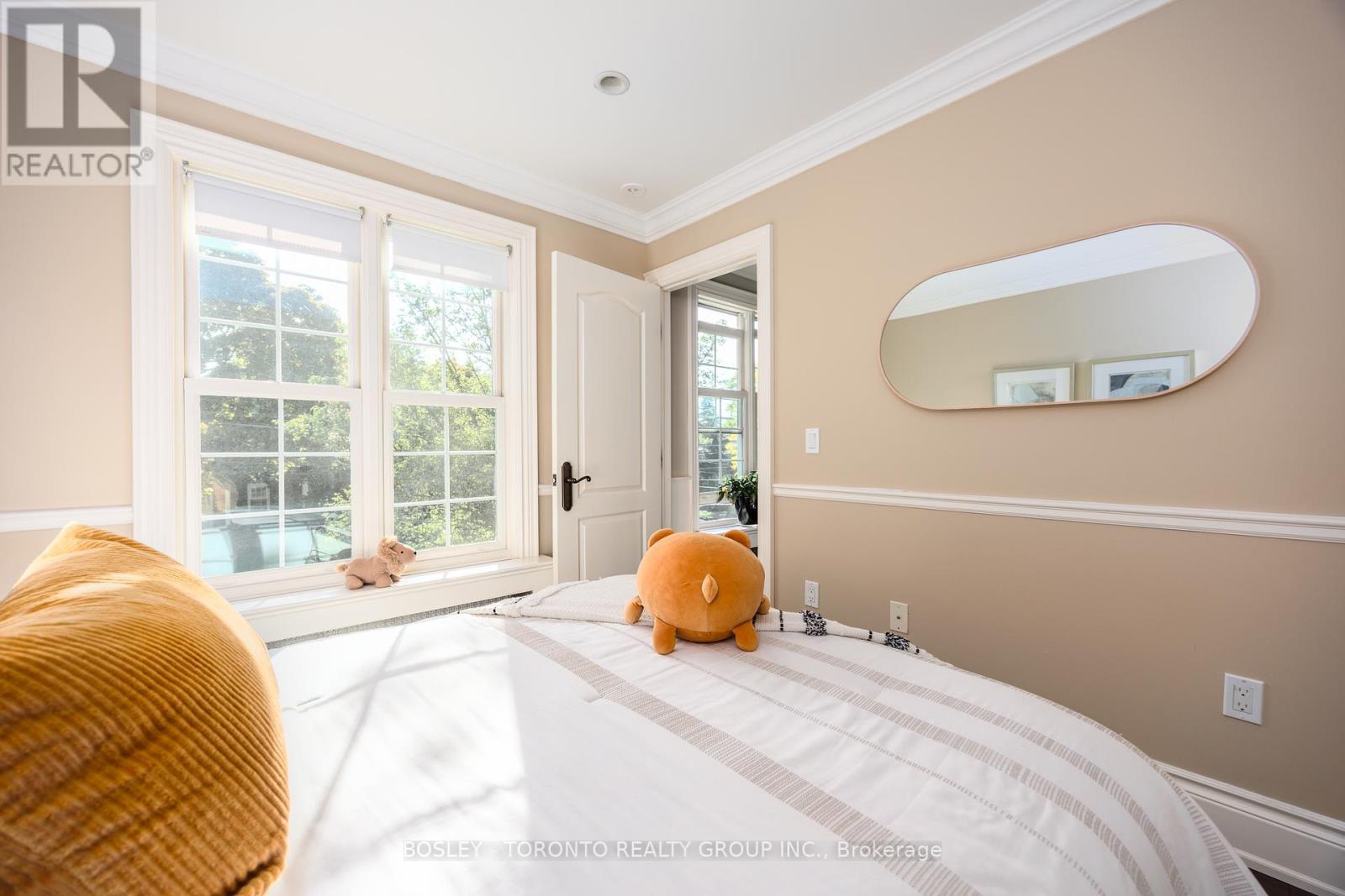 Photo 3 of 31 Red Deer Avenue, Toronto ON
