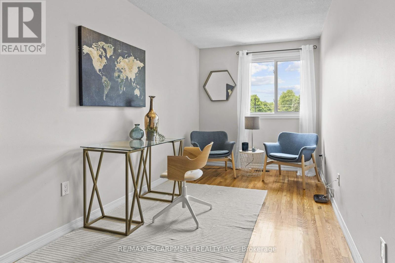 Photo 16 of 1 4197 Longmoor Drive, Burlington ON