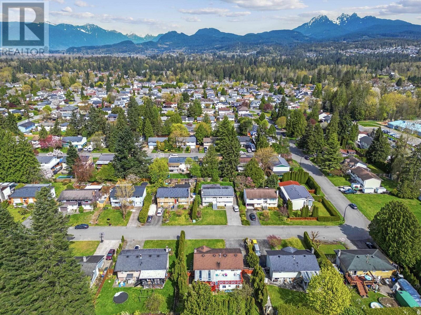 Photo 13 of 22970 Storey Avenue, Maple Ridge BC
