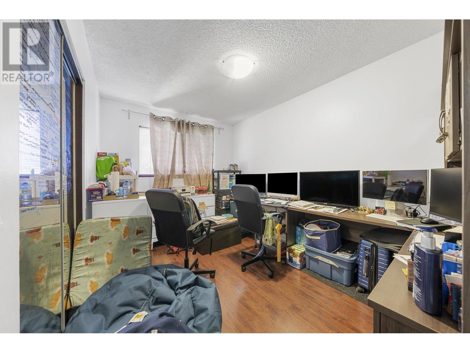 Photo 4 of 22970 Storey Avenue, Maple Ridge BC