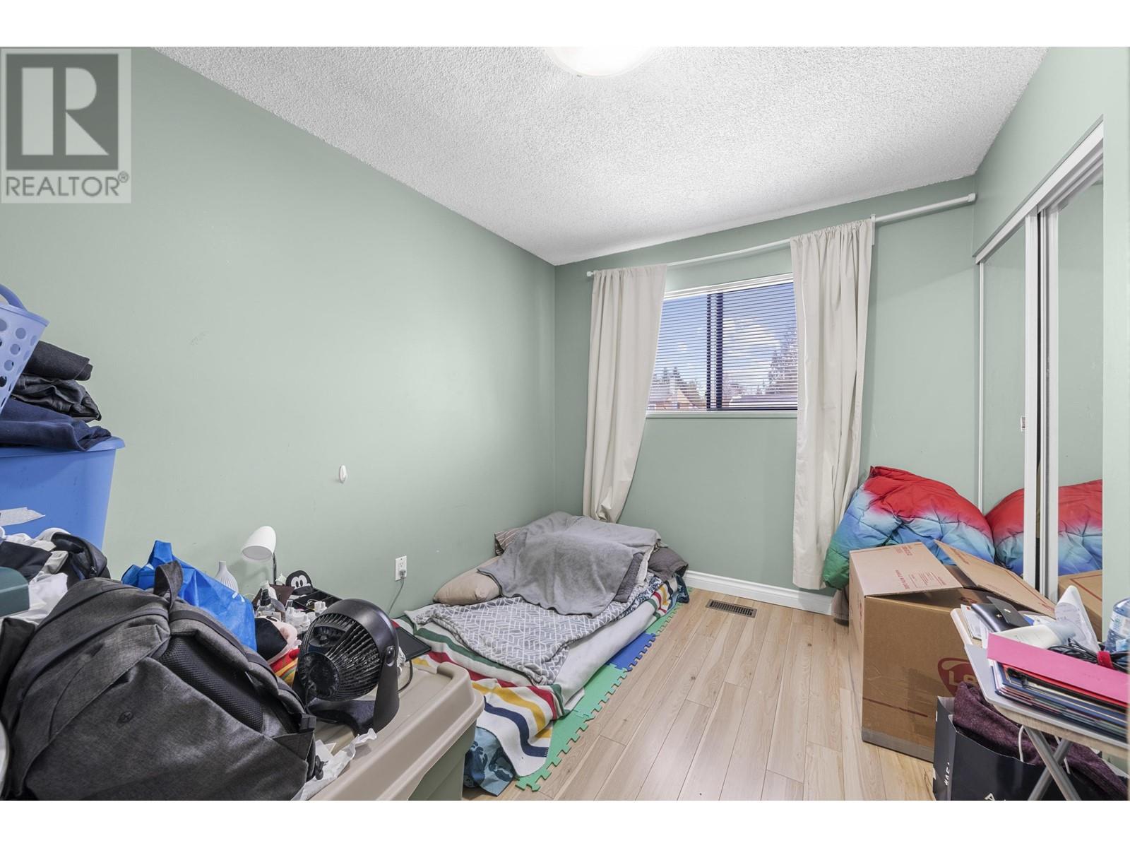 Photo 3 of 22970 Storey Avenue, Maple Ridge BC