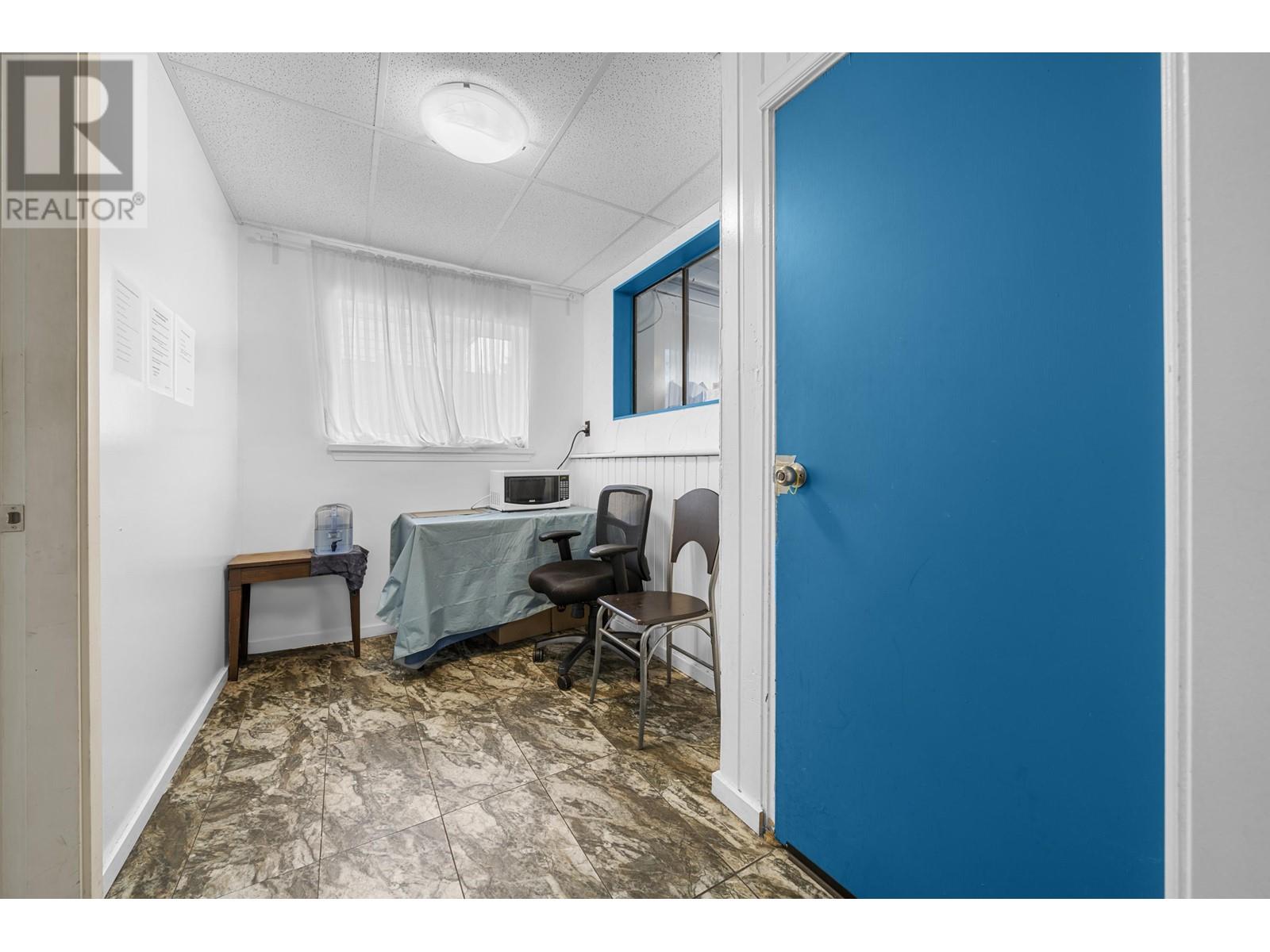 Photo 8 of 22970 Storey Avenue, Maple Ridge BC