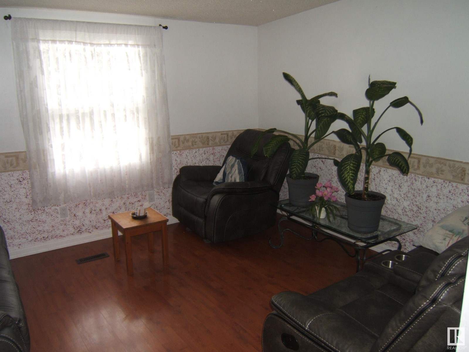 Photo 10 of 4706 50 Av, Two Hills AB
