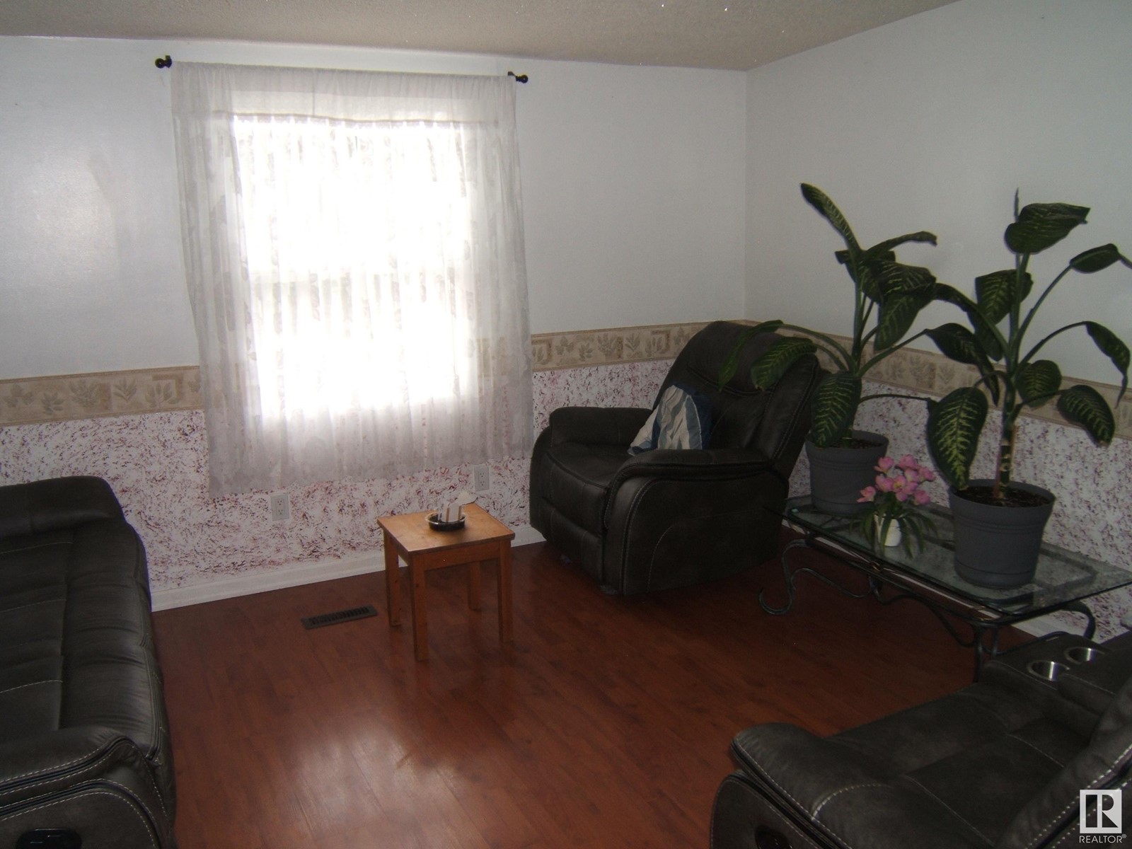 Photo 1 of 4706 50 Av, Two Hills AB