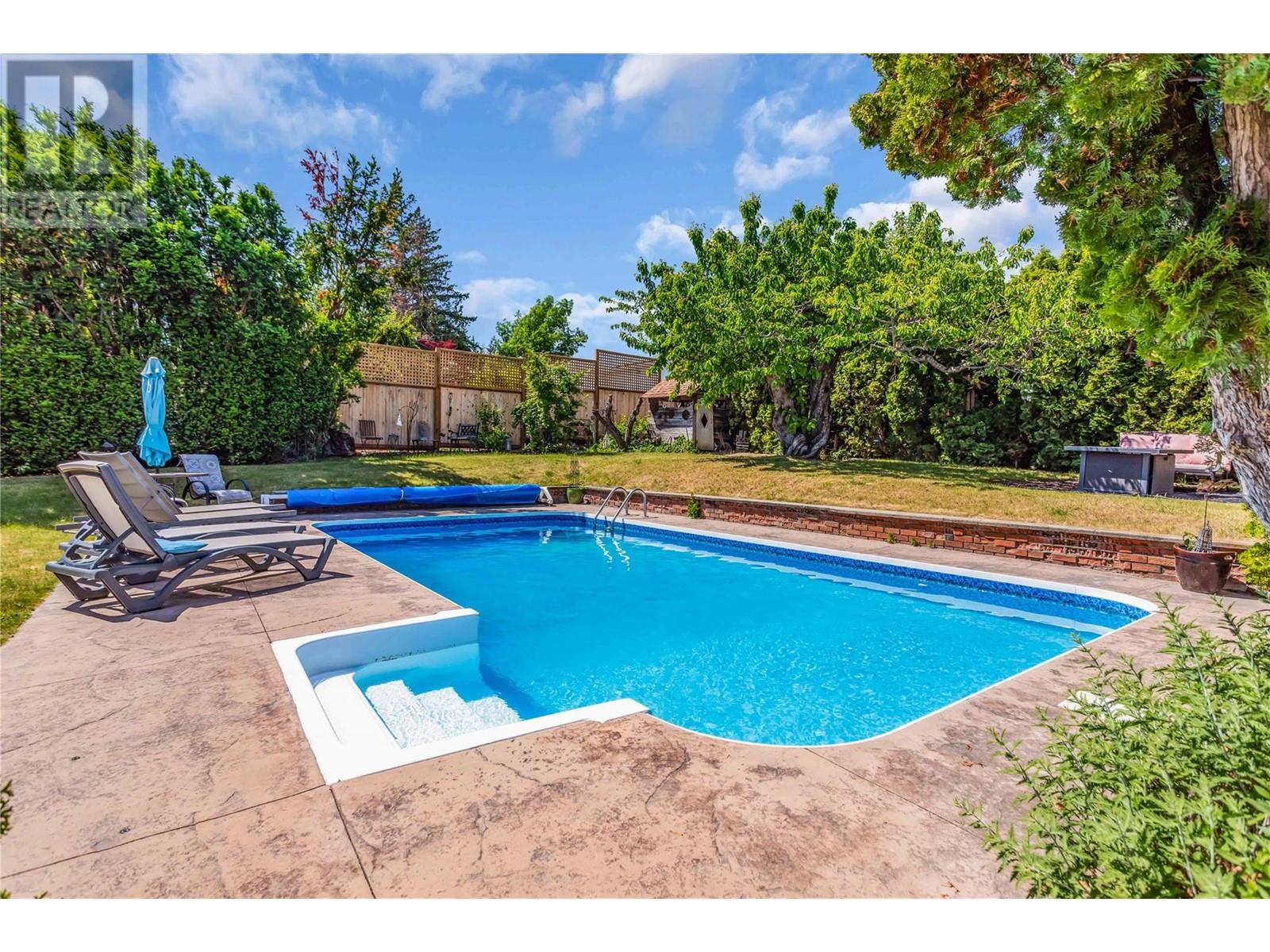  2370 Thacker Drive, West Kelowna