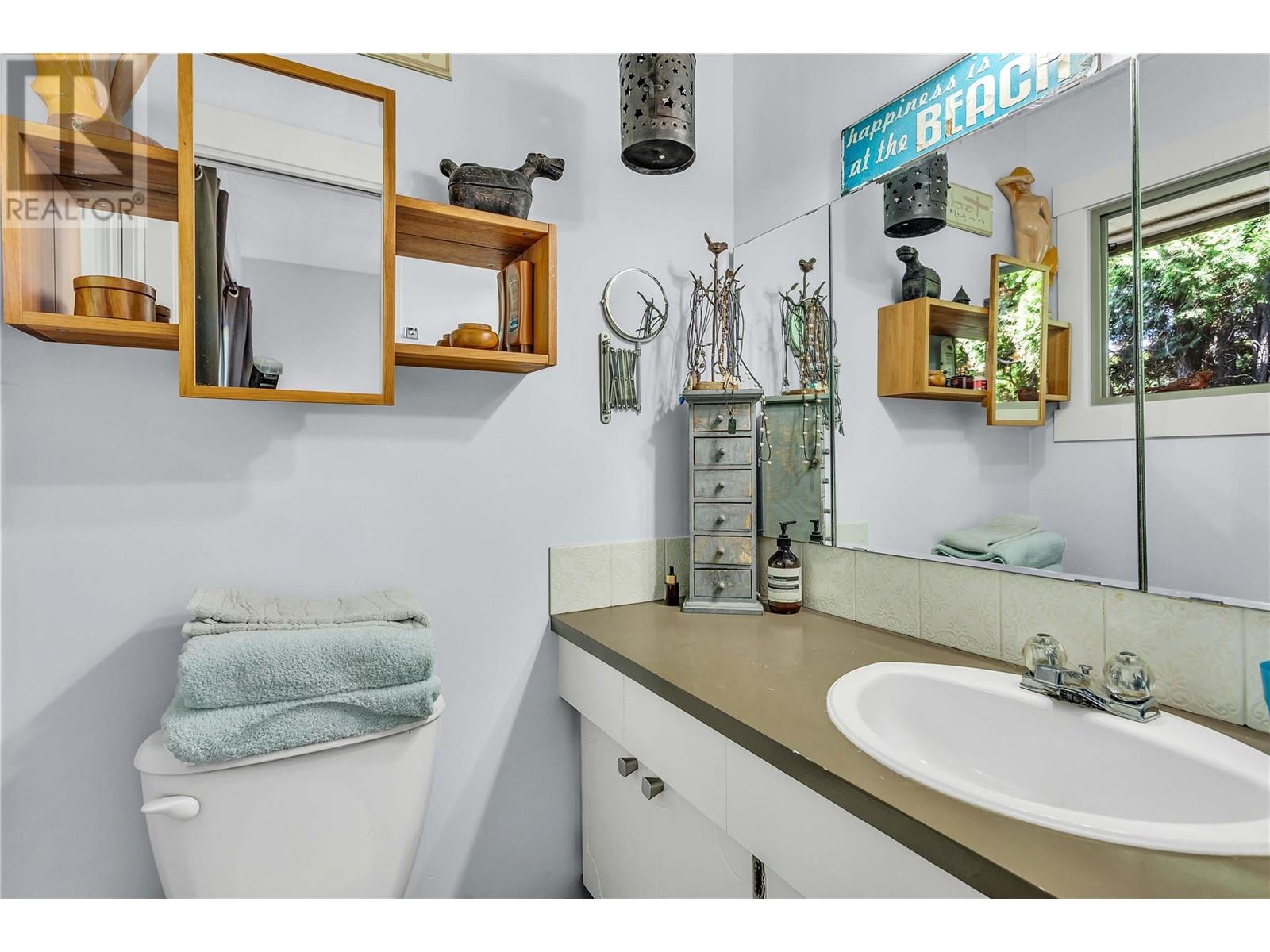  2370 Thacker Drive, West Kelowna