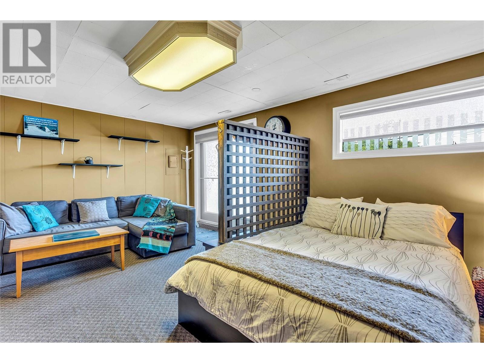  2370 Thacker Drive, West Kelowna