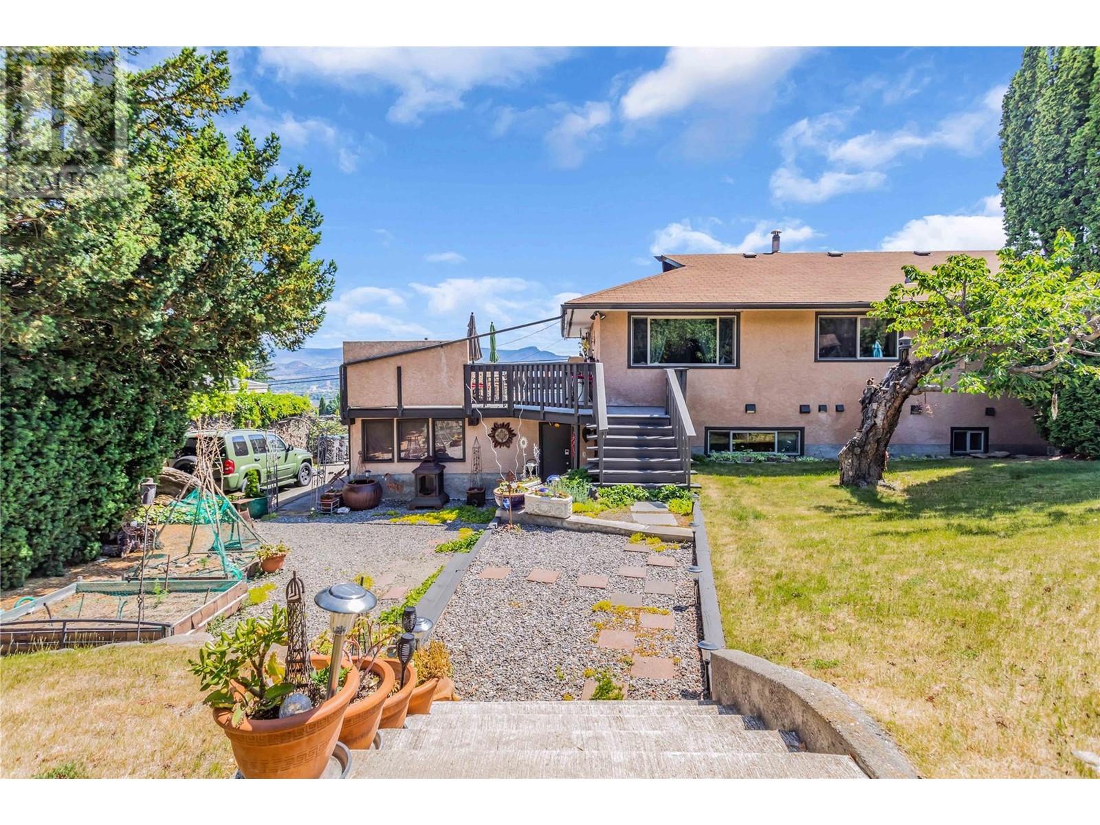  2370 Thacker Drive, West Kelowna