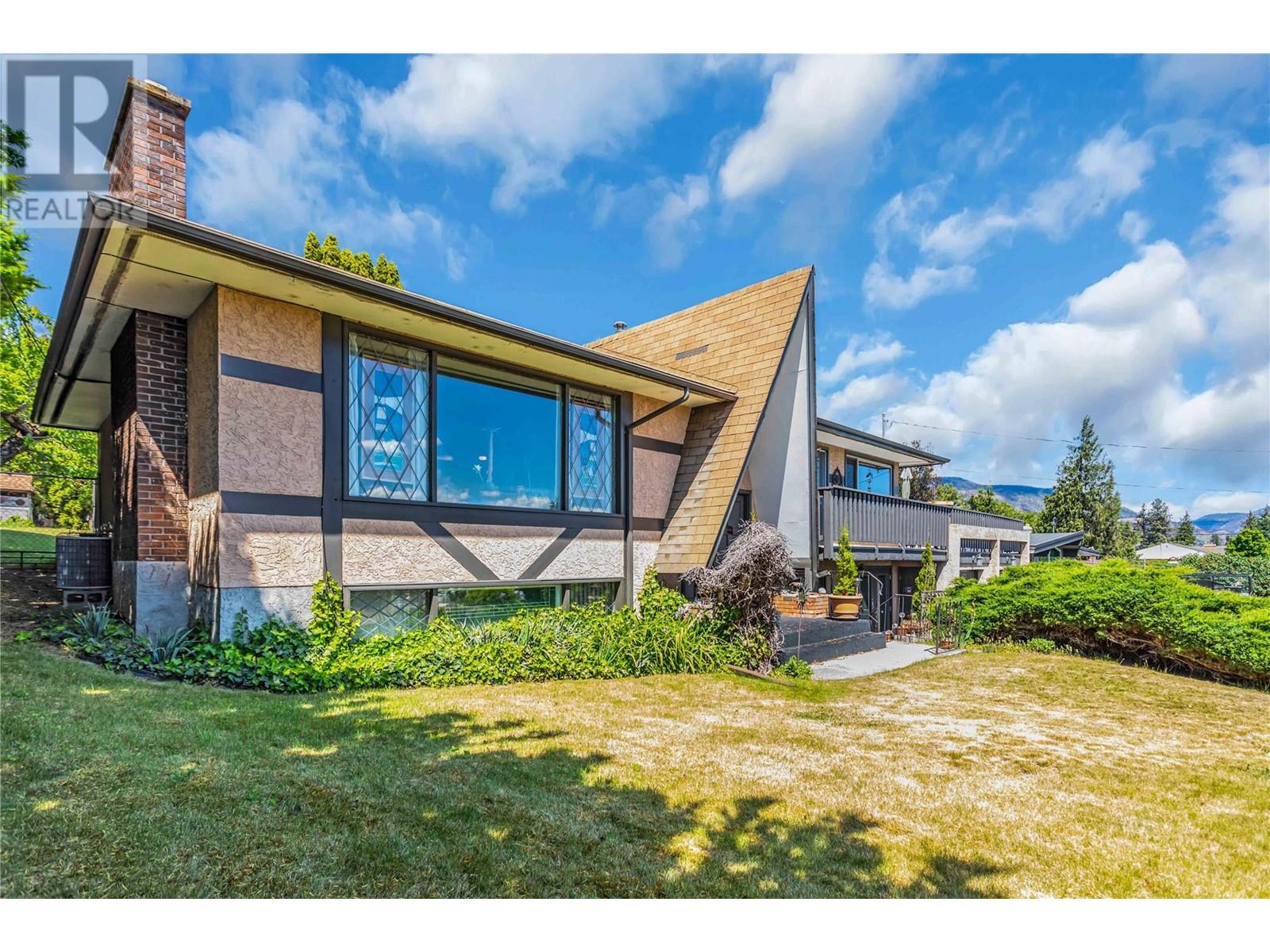  2370 Thacker Drive, West Kelowna