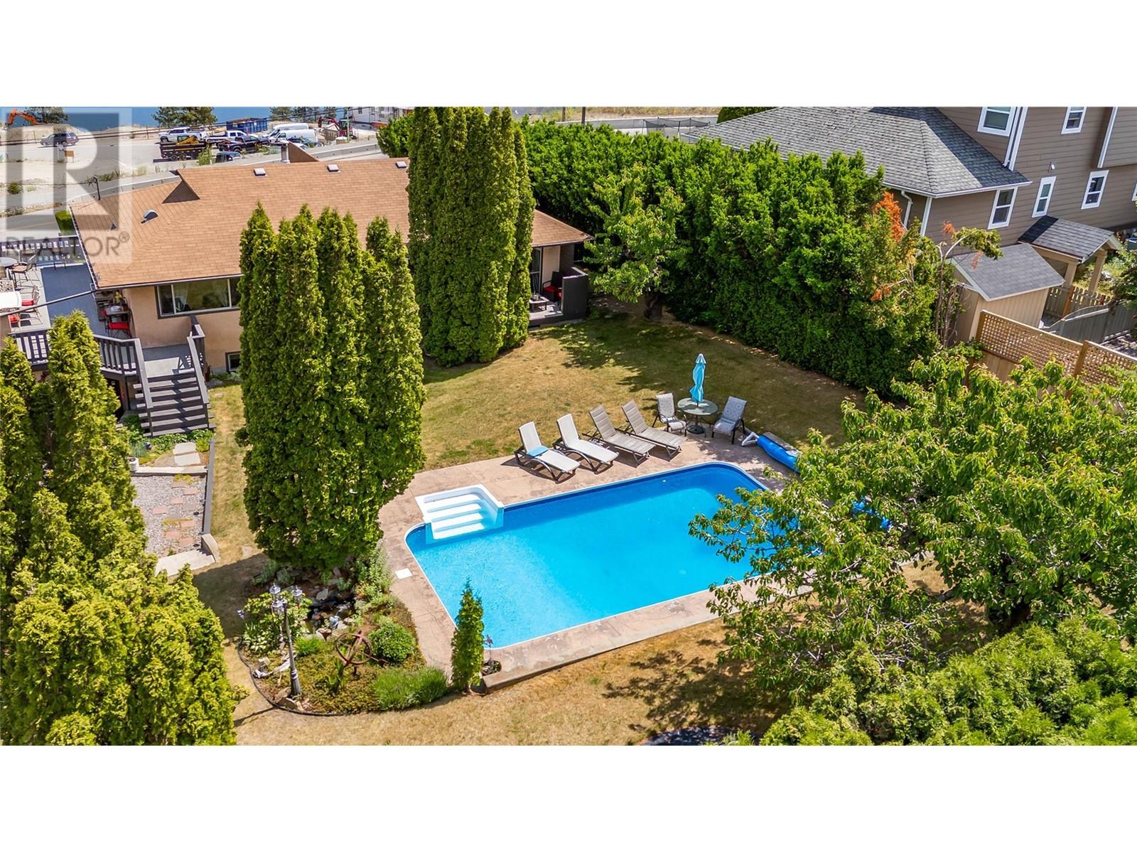  2370 Thacker Drive, West Kelowna
