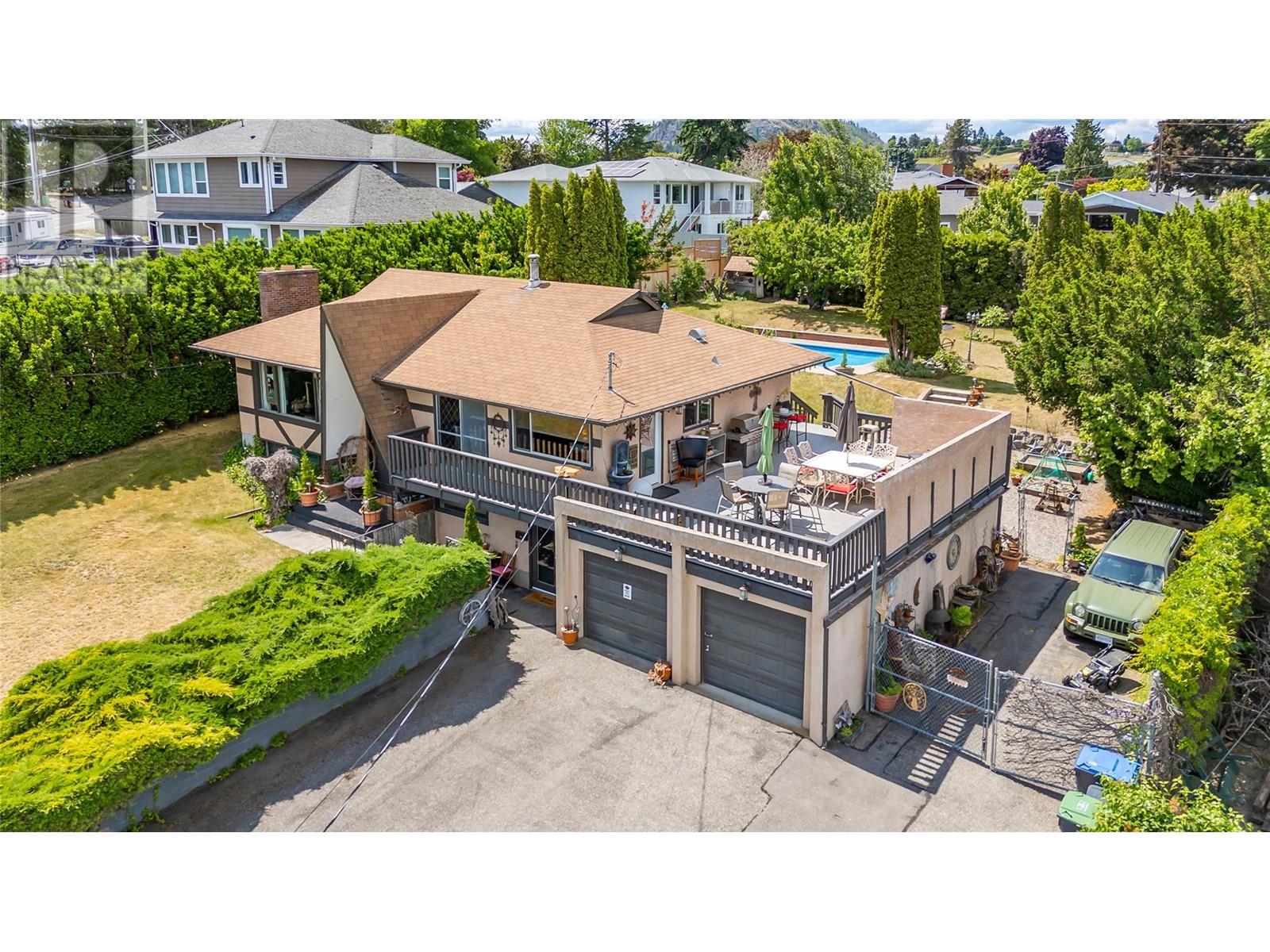  2370 Thacker Drive, West Kelowna
