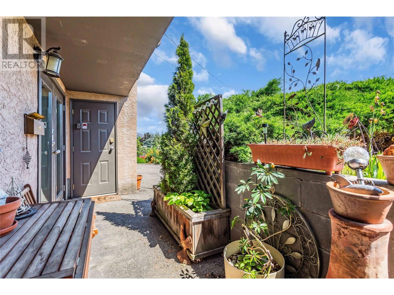  2370 Thacker Drive, West Kelowna