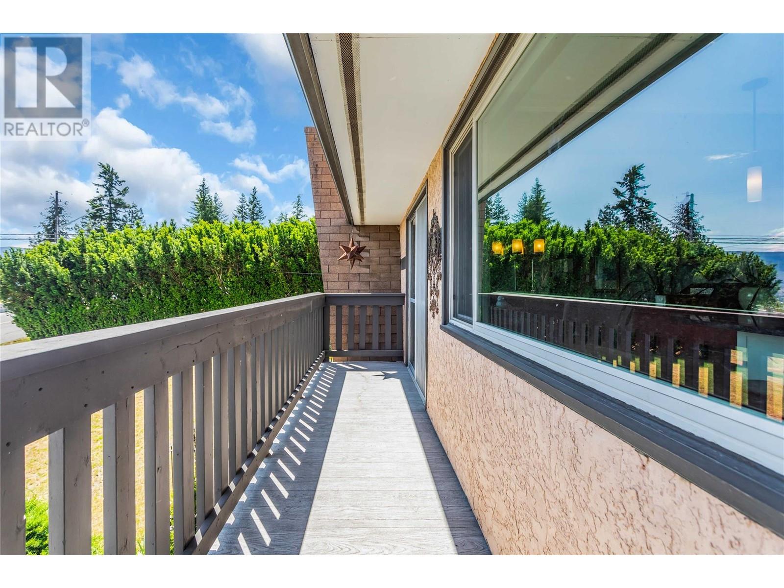  2370 Thacker Drive, West Kelowna
