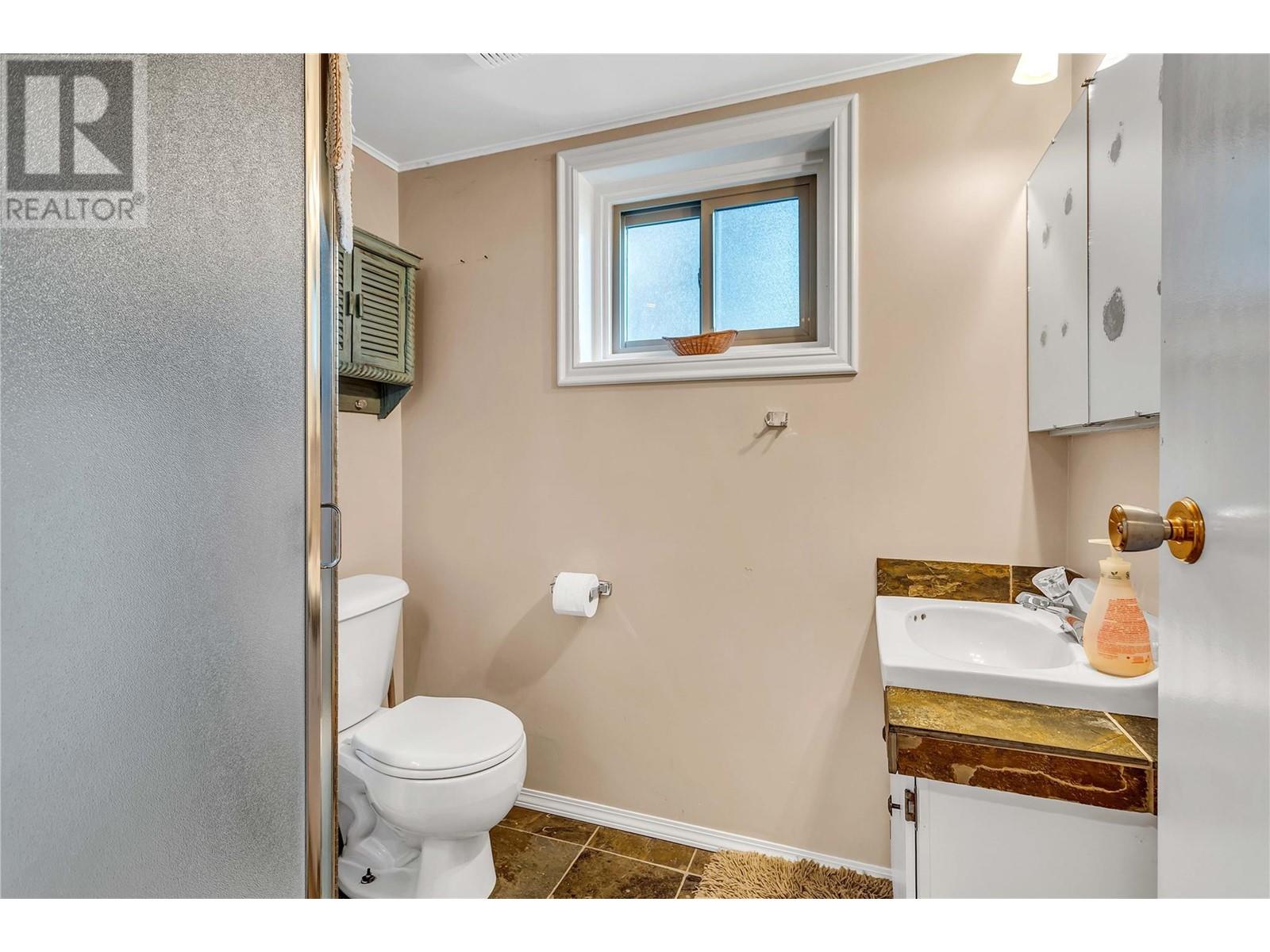  2370 Thacker Drive, West Kelowna