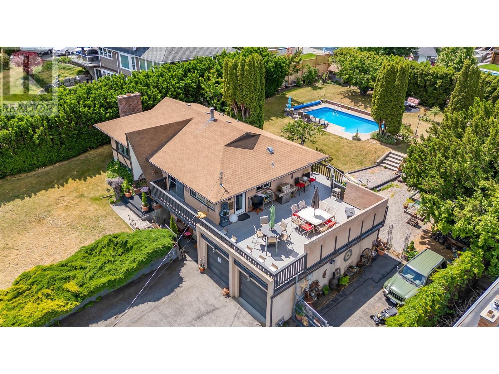  2370 Thacker Drive, West Kelowna