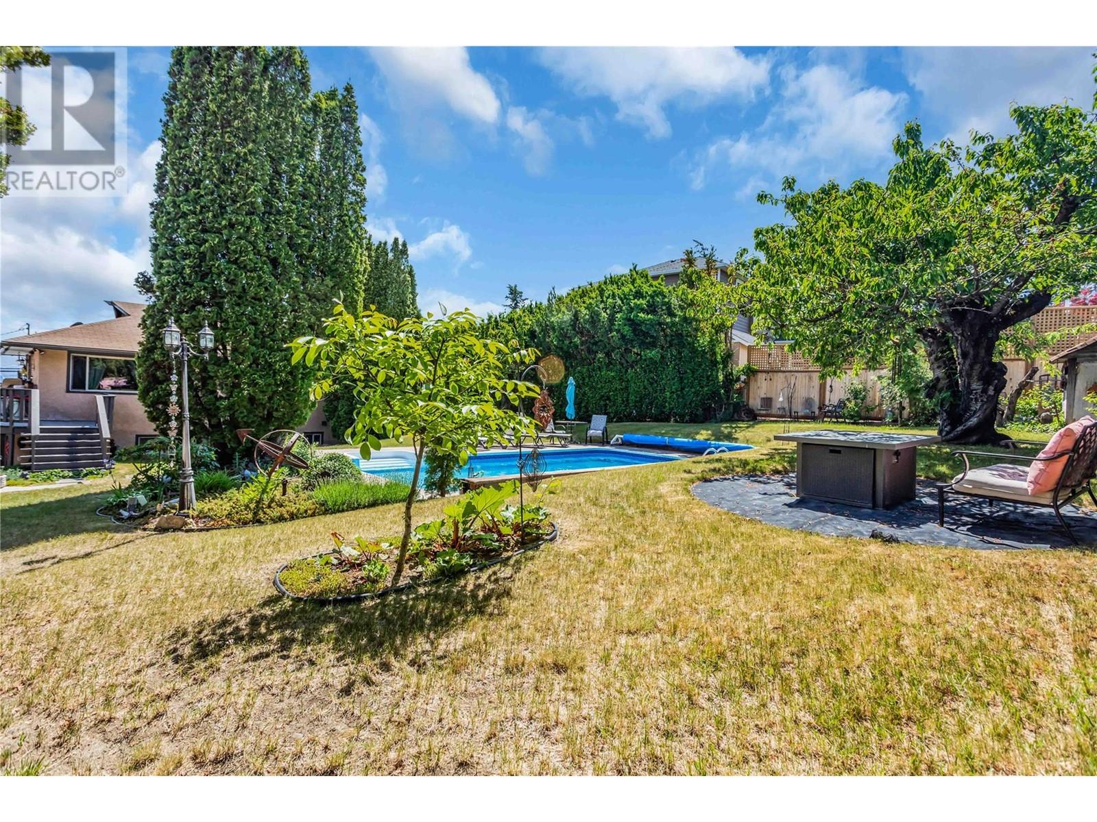  2370 Thacker Drive, West Kelowna