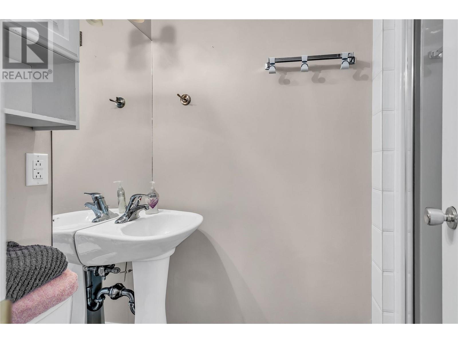  2370 Thacker Drive, West Kelowna