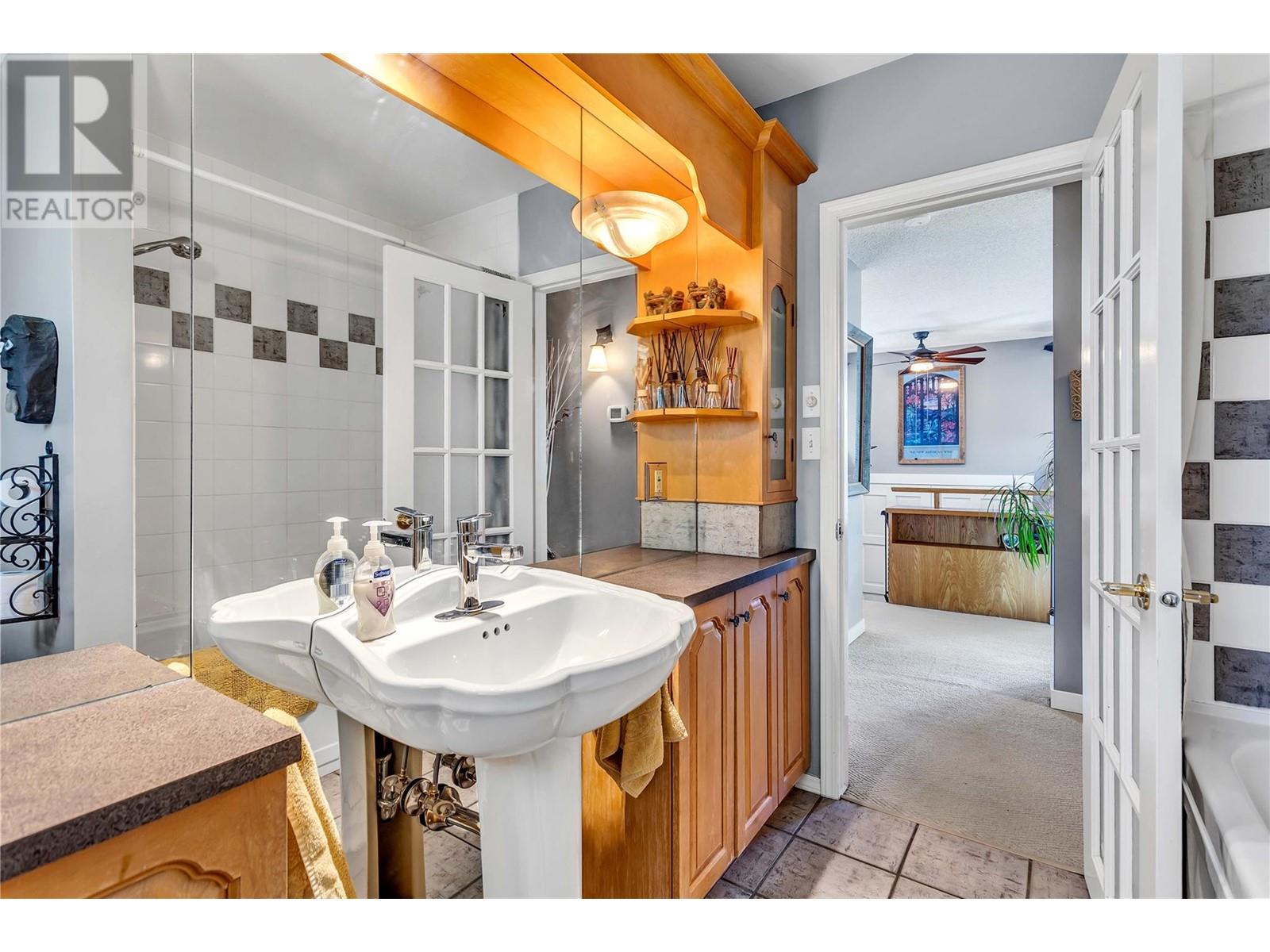  2370 Thacker Drive, West Kelowna