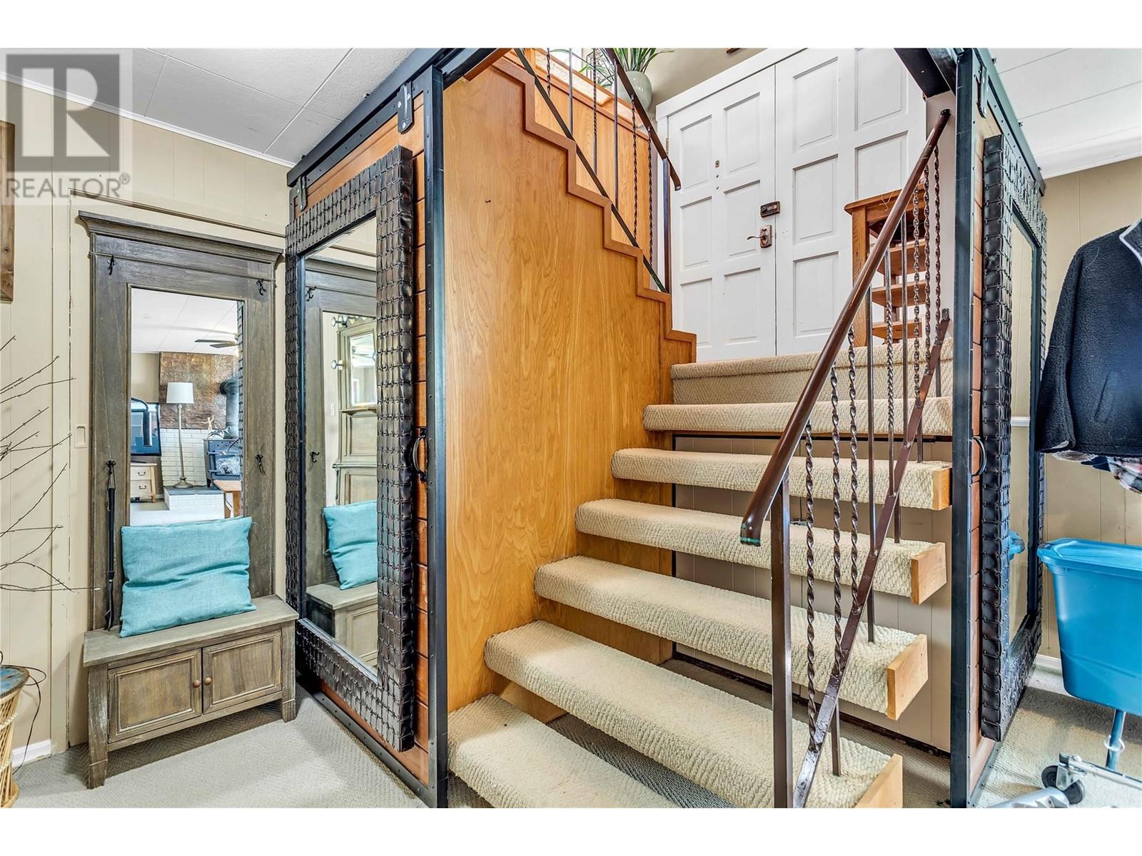  2370 Thacker Drive, West Kelowna