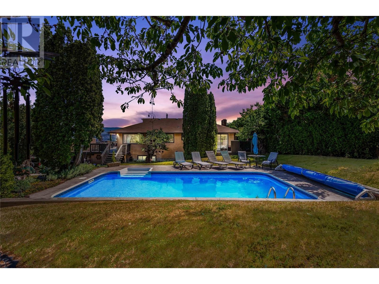  2370 Thacker Drive, West Kelowna