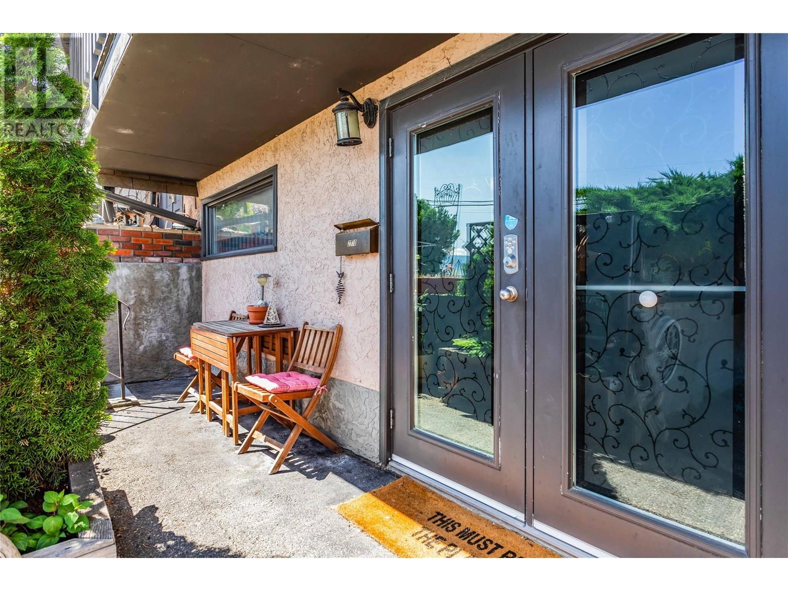  2370 Thacker Drive, West Kelowna