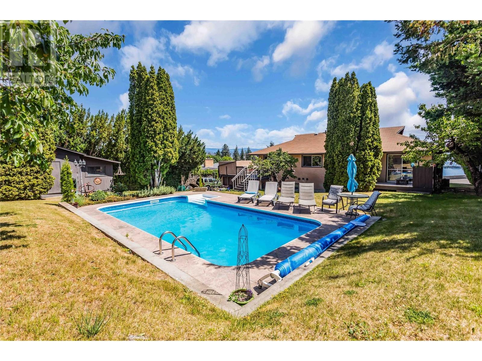  2370 Thacker Drive, West Kelowna