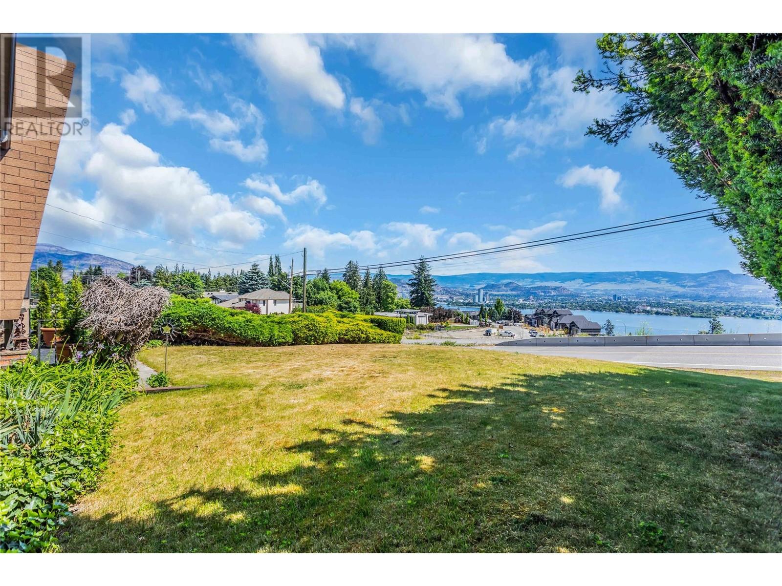  2370 Thacker Drive, West Kelowna