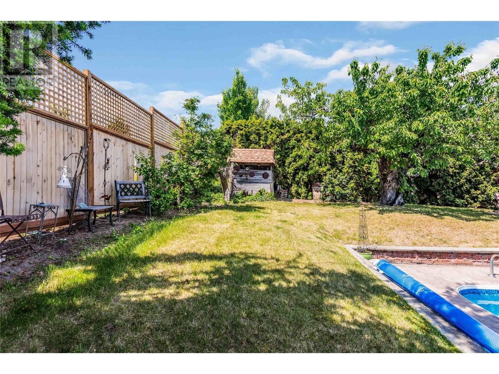  2370 Thacker Drive, West Kelowna