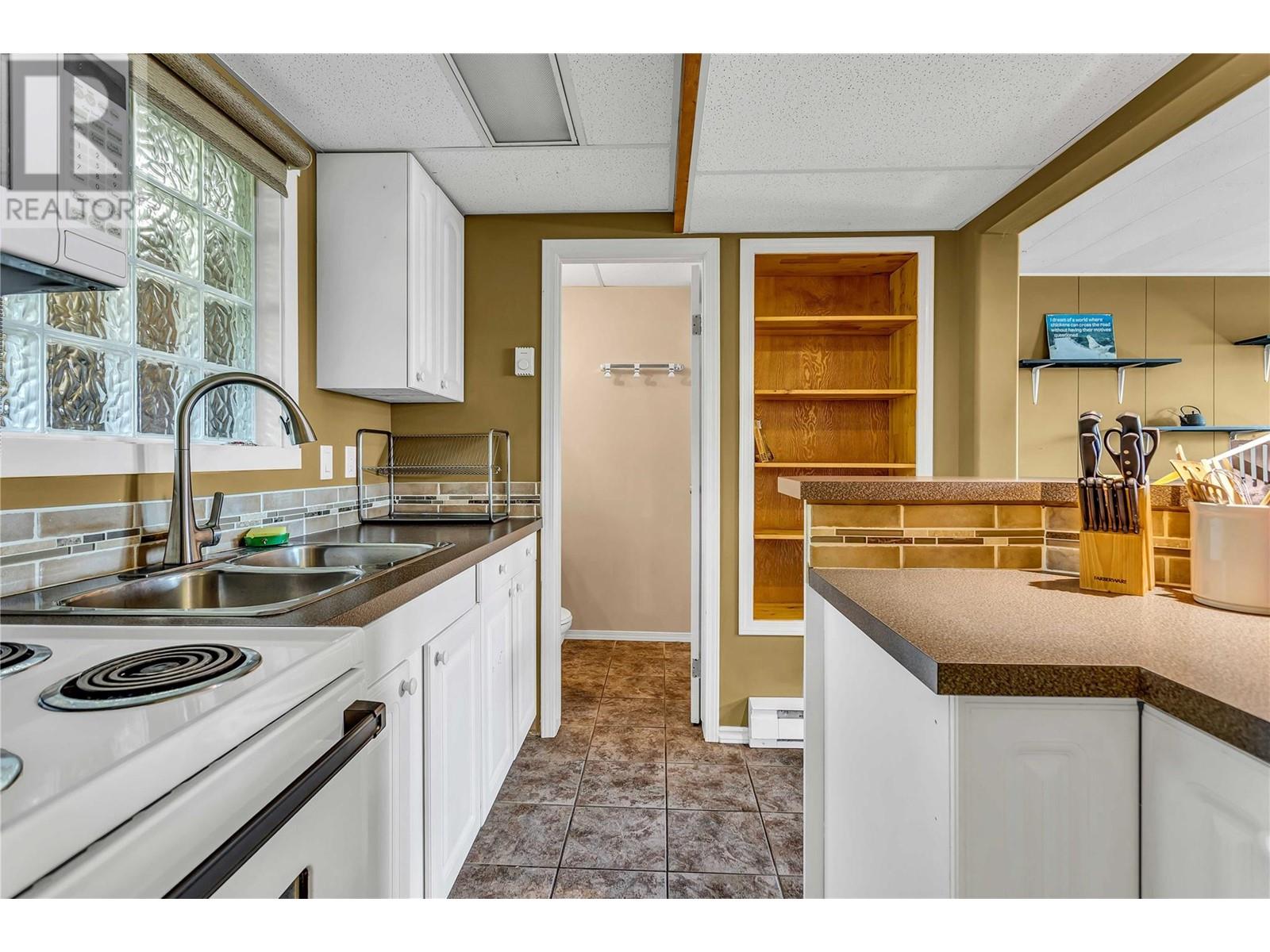  2370 Thacker Drive, West Kelowna