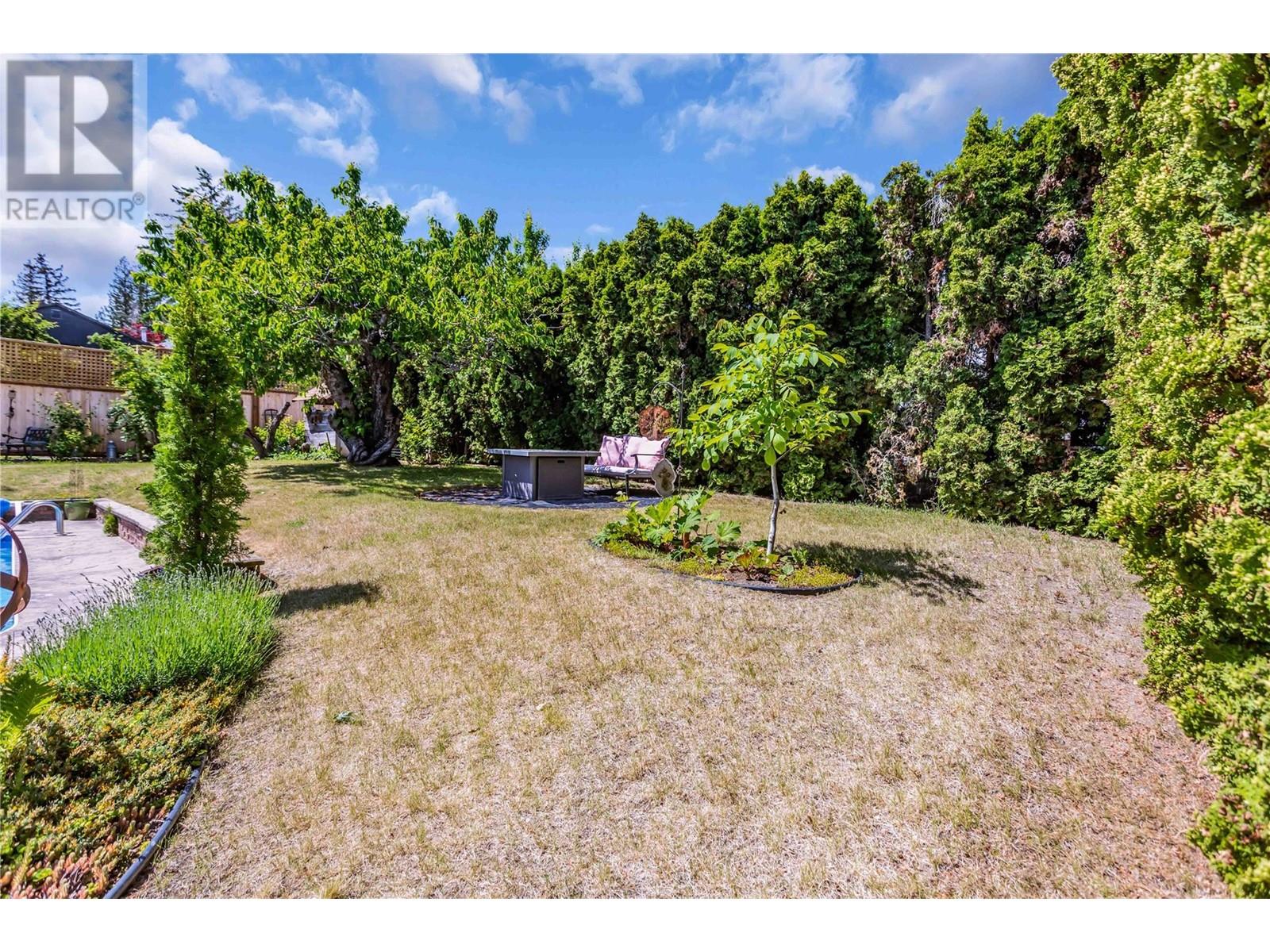  2370 Thacker Drive, West Kelowna
