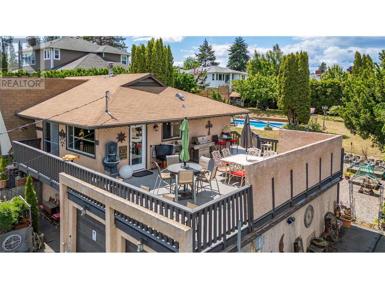  2370 Thacker Drive, West Kelowna
