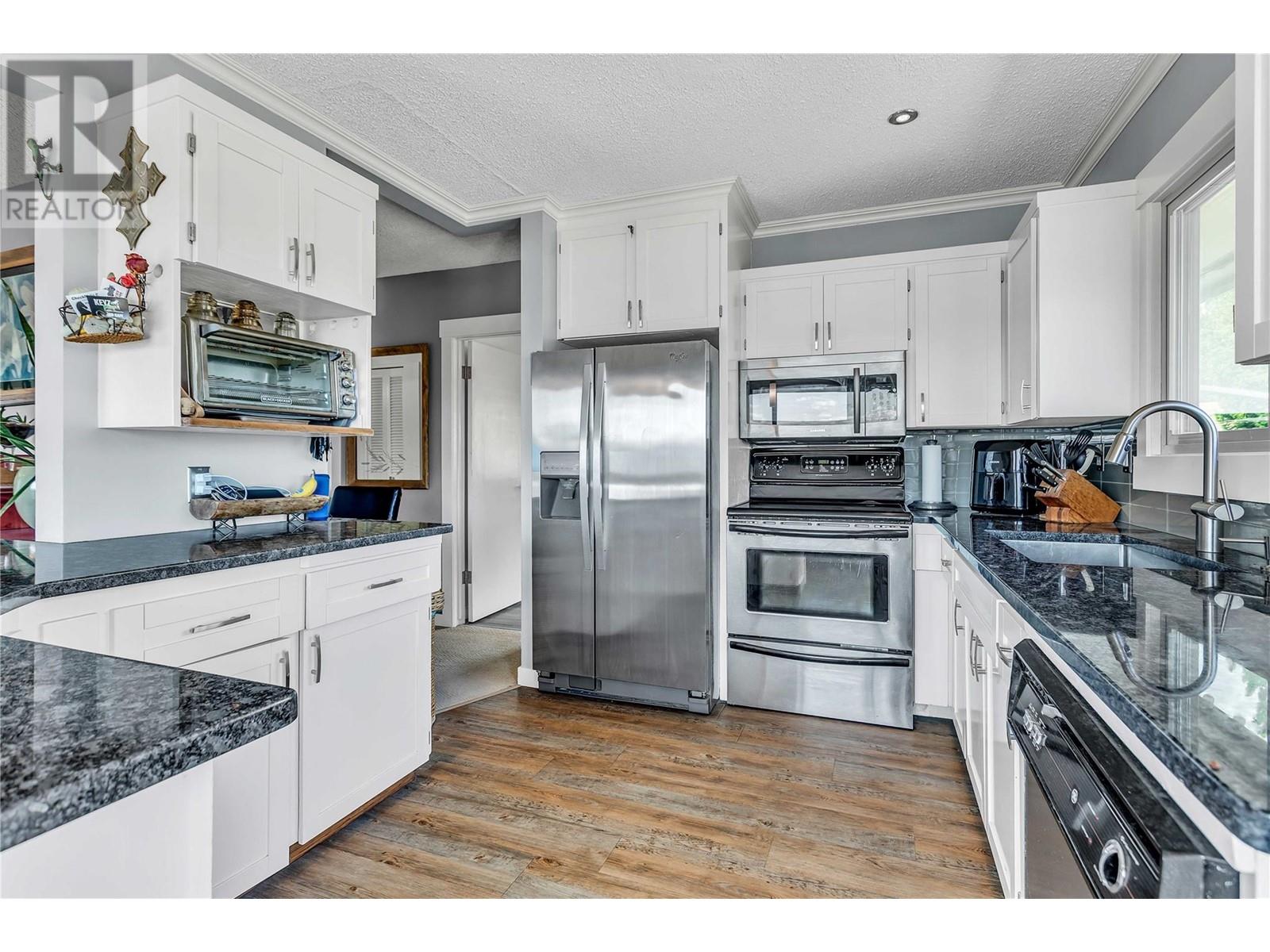  2370 Thacker Drive, West Kelowna