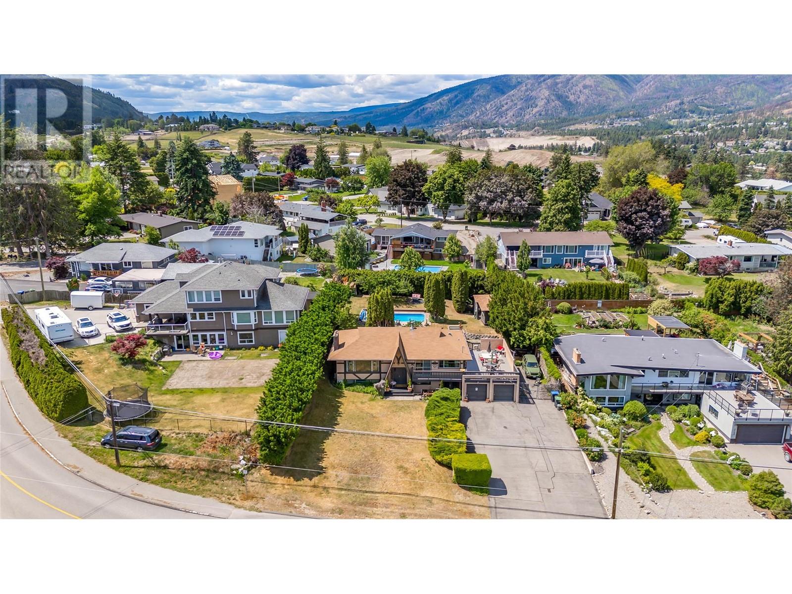  2370 Thacker Drive, West Kelowna