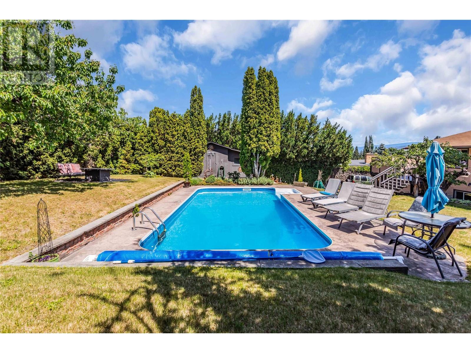  2370 Thacker Drive, West Kelowna