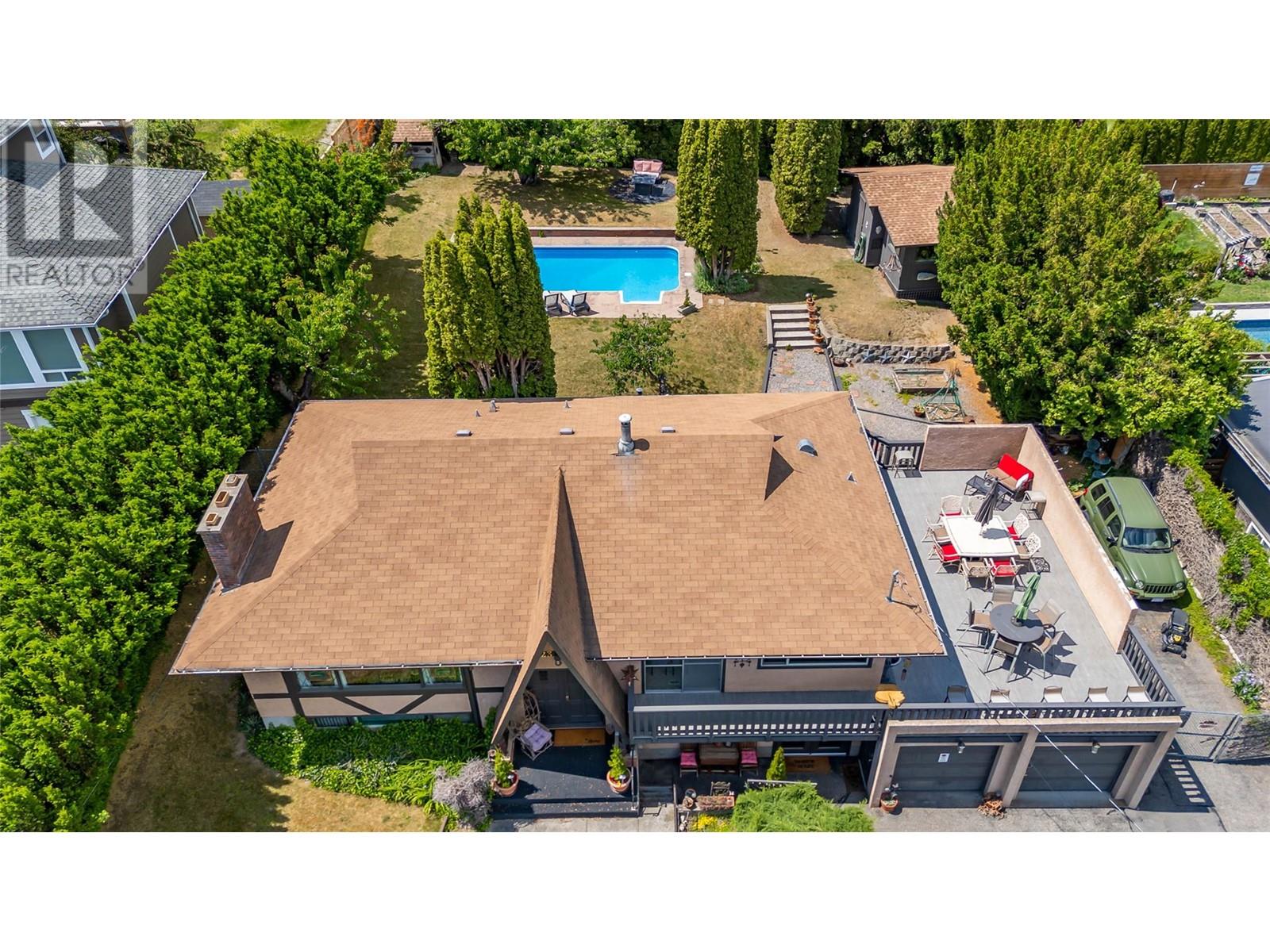  2370 Thacker Drive, West Kelowna