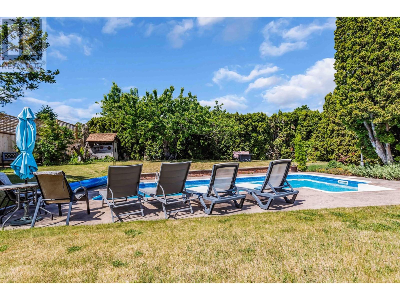  2370 Thacker Drive, West Kelowna