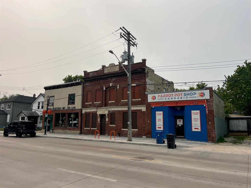 Photo 1 of 372 Selkirk Avenue, Winnipeg MB