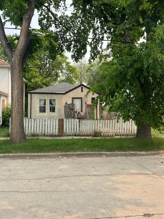 Photo 5 of 372 Selkirk Avenue, Winnipeg MB