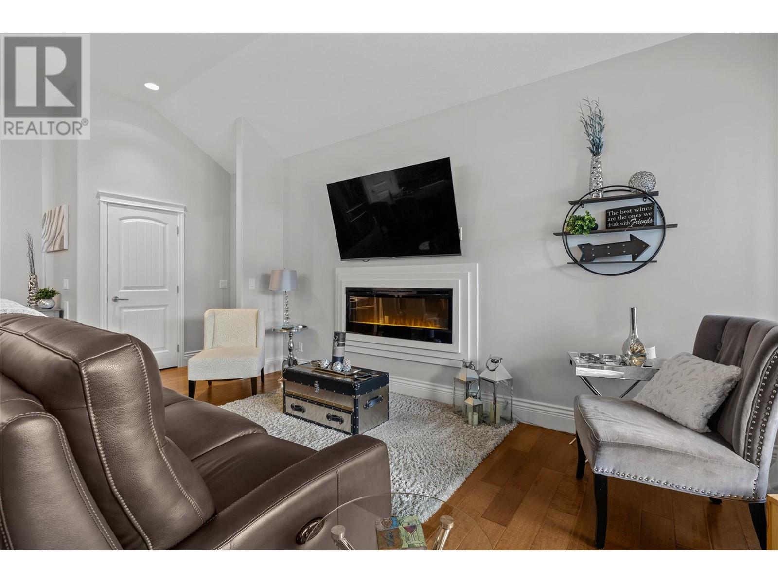 154 4450 Gordon Drive, Kelowna