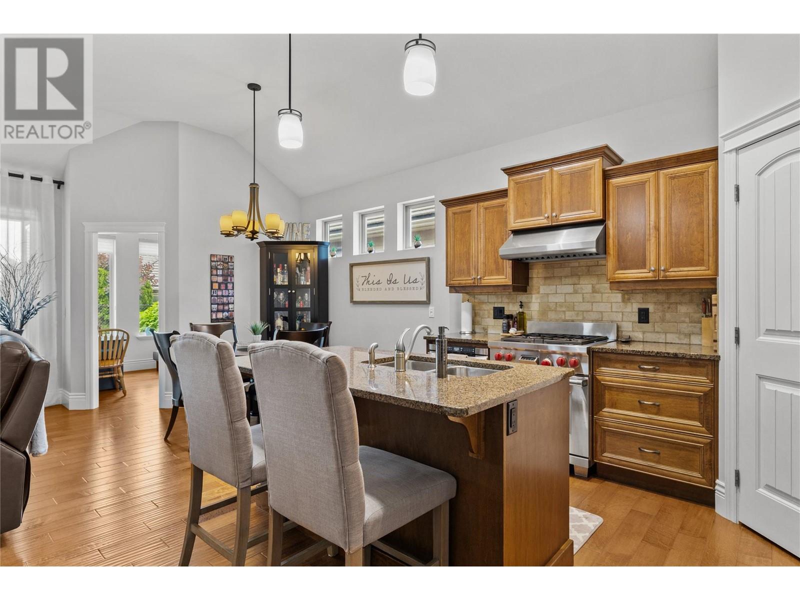 154 4450 Gordon Drive, Kelowna